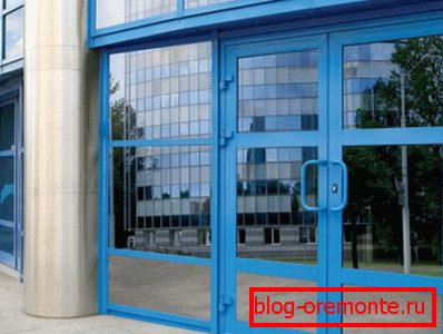 Мантаж алюмініевых дзвярэй па Дасце