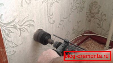 Алмазнай свідраванне адтулін у бетоне ажыццяўляецца пры дапамозе адмысловай «каронкі» Алмазнай свідраванне адтулін у бетоне ажыццяўляецца пры дапамозе адмысловай «каронкі»