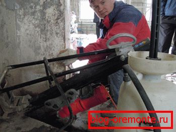 Алмазнай свідраванне адтулін у бетоне пад вуглом Алмазнай свідраванне адтулін у бетоне пад вуглом