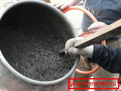 Бетонную сумесь варта рыхтаваць у невялікіх колькасцях, паколькі яна хутка застывае. Бетонную сумесь варта рыхтаваць у невялікіх колькасцях, паколькі яна хутка застывае.