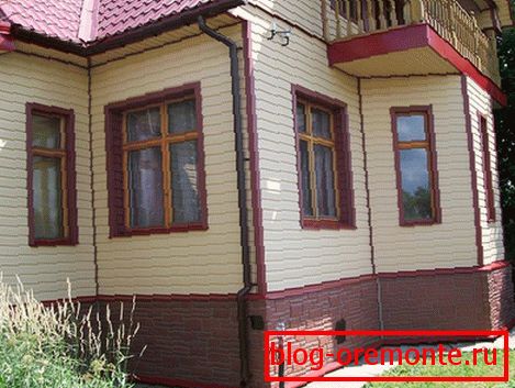 Бэжавы сайдынг з чырвонай аздабленнем