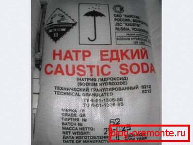 Будзьце асцярожныя: пры кантакце са слізістымі абалонкамі прэпарат выклікае цяжкія апёкі. Будзьце асцярожныя: пры кантакце са слізістымі абалонкамі прэпарат выклікае цяжкія апёкі.