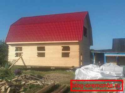 Дачны дом з сухога бруса на завяршальным этапе будаўніцтва Дачны дом з сухога бруса на завяршальным этапе будаўніцтва