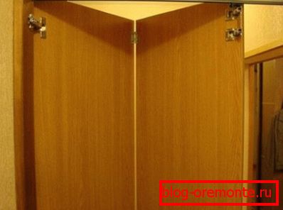 Драўляныя дзверы гармонік