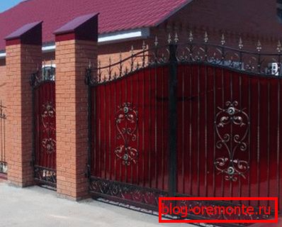 Вароты з полікарбанатам дызайны варот з брамкай