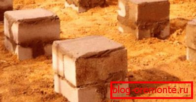Для такога дома будзе цалкам дастаткова апорна-столбчатые падмурка Для такога дома будзе цалкам дастаткова апорна-столбчатые падмурка