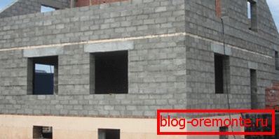 Для ўсіх дамоў з блокаў патрабуецца наступная фасадная аздабленне Для ўсіх дамоў з блокаў патрабуецца наступная фасадная аздабленне