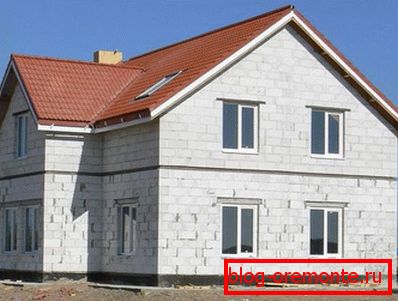 Дом з газабетону блока
