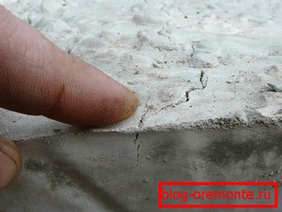 Калі з'явілася расколіна падчас застывання (як на фота) - прыйдзецца яе латаць пасля таго, як раствор цалкам набярэ трываласць Калі з'явілася расколіна падчас застывання (як на фота) - прыйдзецца яе латаць пасля таго, як раствор цалкам набярэ трываласць