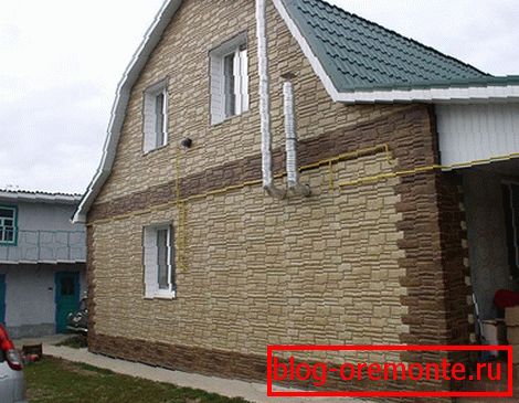 Фасад з вінілавых панэляў