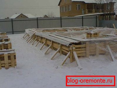 Фарміраванне падмурка ў зімовы час года: фота Фарміраванне падмурка ў зімовы час года: фота