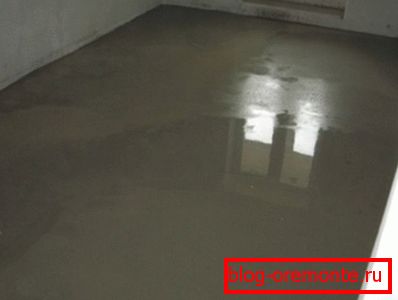 Фота бетоннай сцяжкі ў кватэры. Фота бетоннай сцяжкі ў кватэры.