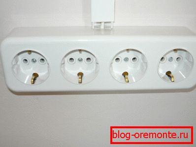 Фота усталяванай разеткі на чатыры выхаду Фота усталяванай разеткі на чатыры выхаду