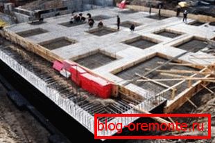Падмурак ў месцы збудавання лесвіцы павінен быць маналітны Падмурак ў месцы збудавання лесвіцы павінен быць маналітны