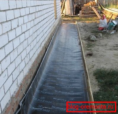 Гідраізаляцыйныя пласт у атмостке Гідраізаляцыйныя пласт у атмостке