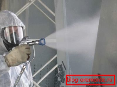 Выкарыстанне індывідуальных сродкаў абароны і распыляльніка пры нанясенні складу на паверхню Выкарыстанне індывідуальных сродкаў абароны і распыляльніка пры нанясенні складу на паверхню