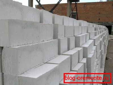 Вырабы з гіпсабетону часцей за ўсё выпускаюць у выглядзе блокаў Вырабы з гіпсабетону часцей за ўсё выпускаюць у выглядзе блокаў