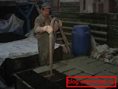 Изготовление блоков из пенабетону заливкой в формы Изготовление блоков из пенабетону заливкой в формы