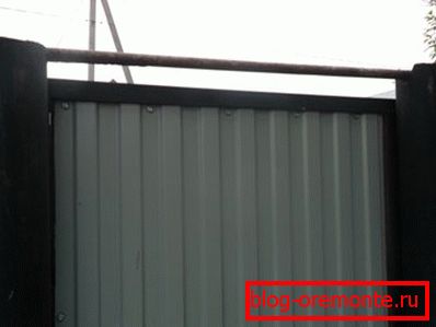 Ашэстак ўтрымае апоры ў патрэбным становішчы як зрабіць брамку з профліст