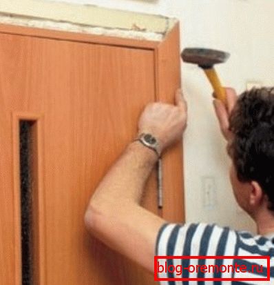 як ўсталёўваць дзверы міжпакаёвыя