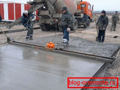 Колькасць вады ў растворы можна абмаўляць асобна з вытворцам, а таксама можна адразу пазнаць ўзровень цякучасці, што ўплывае на выкарыстоўваную пры мантажы тэхніку Колькасць вады ў растворы можна абмаўляць асобна з вытворцам, а таксама можна адразу пазнаць ўзровень цякучасці, што ўплывае на выкарыстоўваную пры мантажы тэхніку