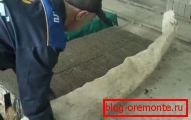 Многія насцілаюць матэрыял праз двое-трое сутак, каб цэмент схапіўся скарыначкай Многія насцілаюць матэрыял праз двое-трое сутак, каб цэмент схапіўся скарыначкай