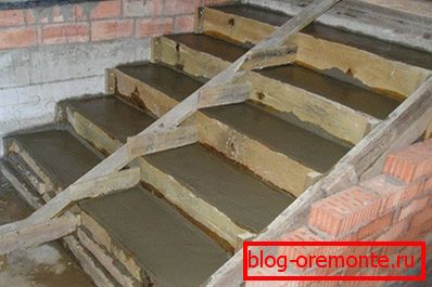 Мантаж бетонных прыступак ў склеп Мантаж бетонных прыступак ў склеп