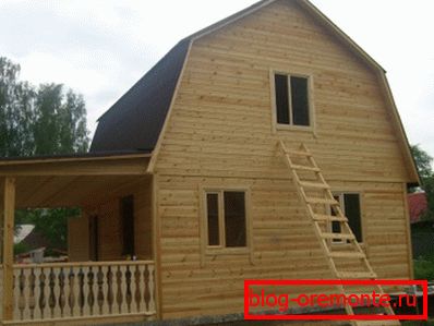 На фота - дом з бруса з мансардай 6 * 8 На фота - дом з бруса з мансардай 6 * 8