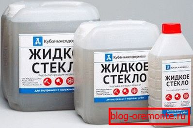 На фота - ізалявальны склад «Вадкае шкло» у стандартнай фасоўцы На фота - ізалявальны склад «Вадкае шкло» у стандартнай фасоўцы