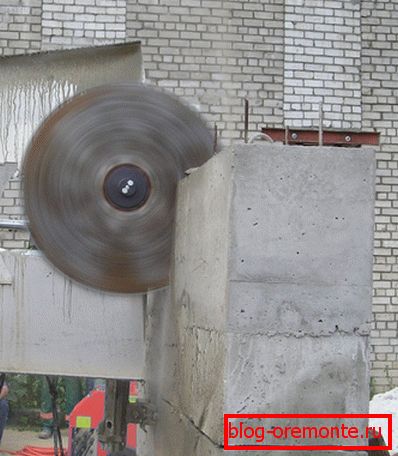 На фота - як мага разрэзаць бетон На фота - як мага разрэзаць бетон