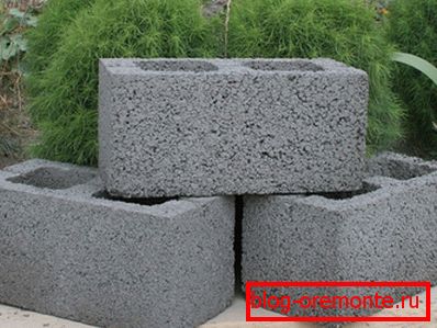 На фота - найбольш папулярная мадыфікацыя керамзитных блокаў