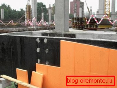 На фота - прыклейванне Эпс да бетоннага падмурку На фота - прыклейванне Эпс да бетоннага падмурку