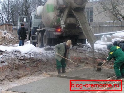 На фота - прымяненне бетону з противоморозными дадаткамі