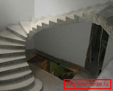 На фота - вінтавая канструкцыя На фота - вінтавая канструкцыя