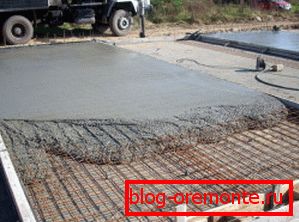 На фота паказана заліванне армаванай маналітнай пліты.