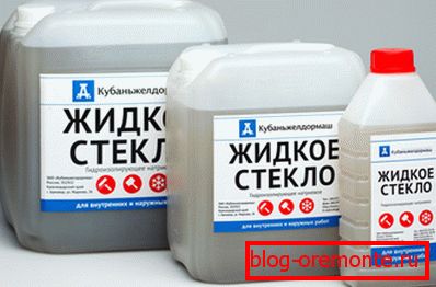 На фота - расфасаваныя вадкае шкло ў розныя тары На фота - расфасаваныя вадкае шкло ў розныя тары