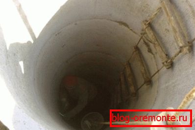 Пачынаем падкопваюцца зямлю пад калонай. Пачынаем падкопваюцца зямлю пад калонай.