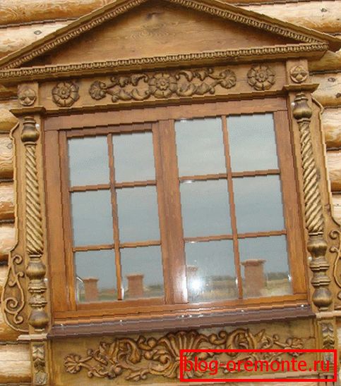 Ліштва з дэкаратыўнай разьбой