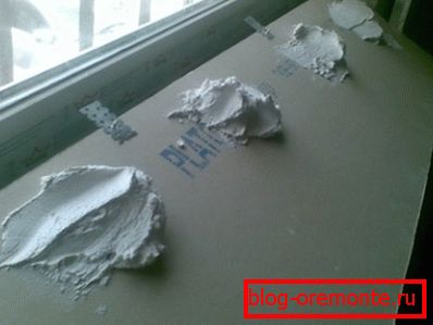 Нанясенне клею на гіпсакардон Нанясенне клею на гіпсакардон