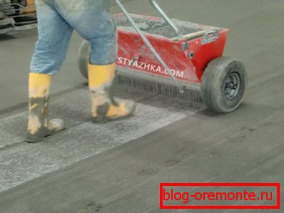 Нанясенне ўмацоўваюць сумесі Нанясенне ўмацоўваюць сумесі