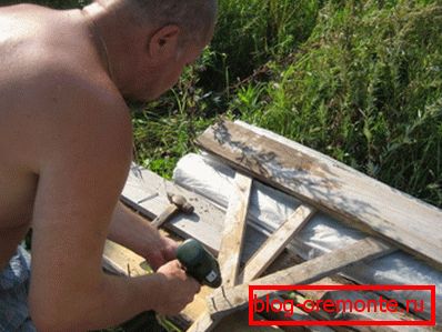 Некаторыя імкнуцца збудаваць прасавальню з падручных матэрыялаў Некаторыя імкнуцца збудаваць прасавальню з падручных матэрыялаў