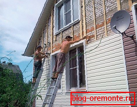 Абшыўка франтона цаглянага будынка вінілавым сайдынгам