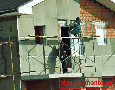 Асаблівую ўвагу трэба надаць кутах будынка