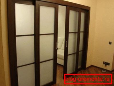 Перагародка з рассоўнымі дзвярамі - купэ Перагародка з рассоўнымі дзвярамі - купэ