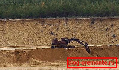 Пяшчаны кар'ер - месца здабычы запаўняльнікаў для бетону. Пяшчаны кар'ер - месца здабычы запаўняльнікаў для бетону.