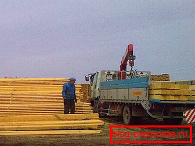 Пагрузка піламатэрыялу для транспарціроўкі на аб'ект Пагрузка піламатэрыялу для транспарціроўкі на аб'ект