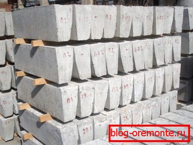 Поребрики вырабляюцца вялікімі партыямі на бетонных заводах Поребрики вырабляюцца вялікімі партыямі на бетонных заводах