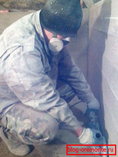 Практычна заўсёды гэты працэс звязаны з вылучэннем вялікай колькасці пылу, што адпаведна мяркуе выкарыстанне індывідуальных сродкаў абароны Практычна заўсёды гэты працэс звязаны з вылучэннем вялікай колькасці пылу, што адпаведна мяркуе выкарыстанне індывідуальных сродкаў абароны