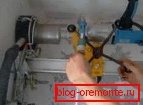 Пры неабходнасці можна набыць адмысловы крапеж, які дазваляе ператварыць звычайны перфаратар ў падобную станцыю Пры неабходнасці можна набыць адмысловы крапеж, які дазваляе ператварыць звычайны перфаратар ў падобную станцыю