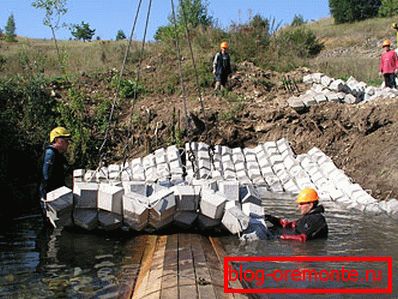 Пры працы з бетоннымі мацюкамі мяркуецца выкарыстанне спецыяльнай тэхнікі, што трэба ўлічваць яшчэ на стадыі праектавання